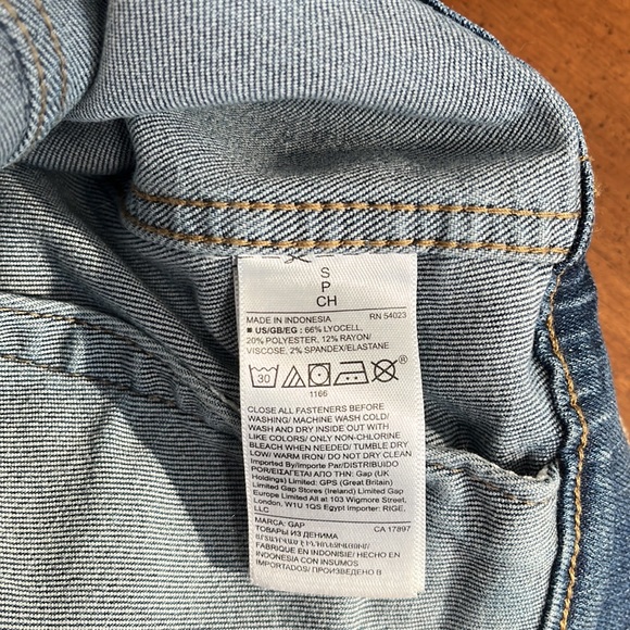 Frida Kahlo Theme GAP Jeans Jacket (Size S) - Picture 6 of 6